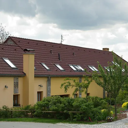 Farma Moulisovych 아파트